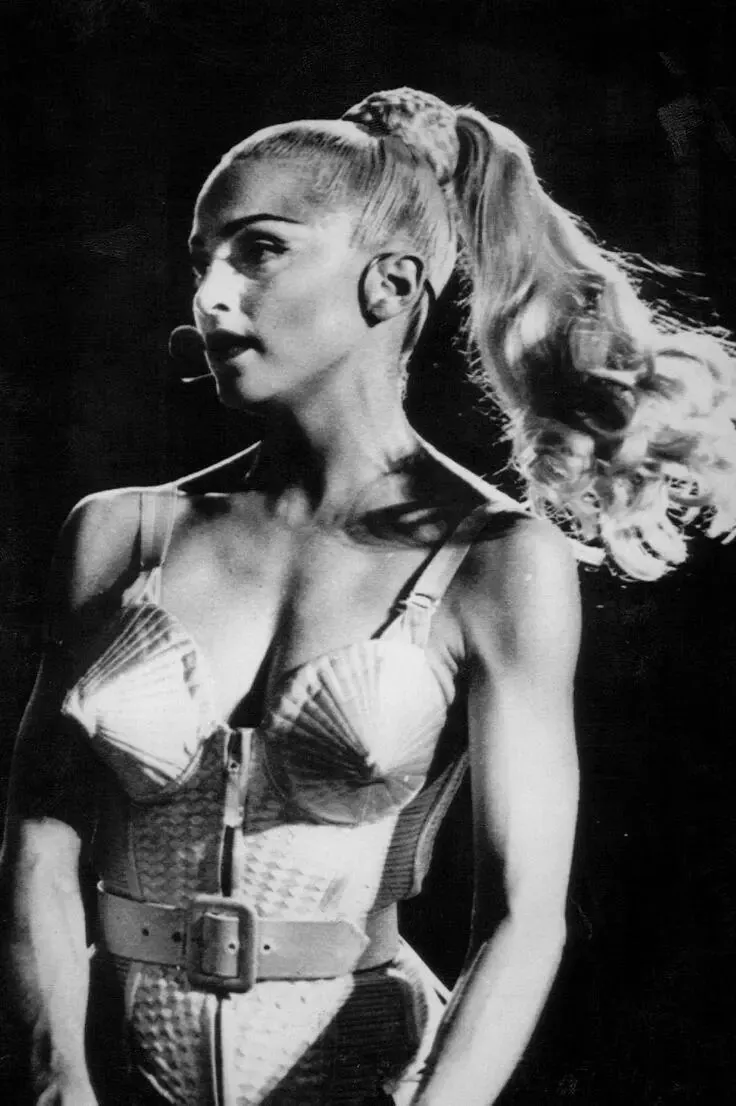NottingW Fashionary fashion term — corset