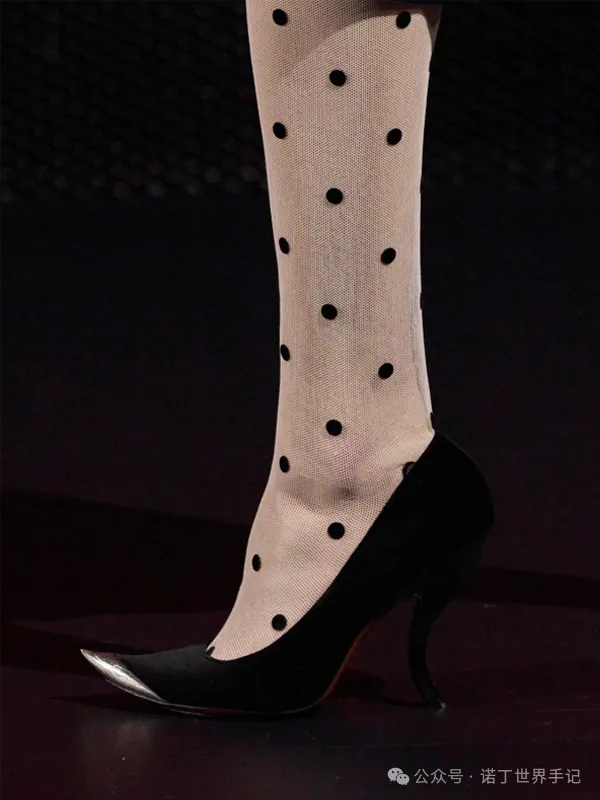 NottingW Fashionary fashion term — valentino 2025